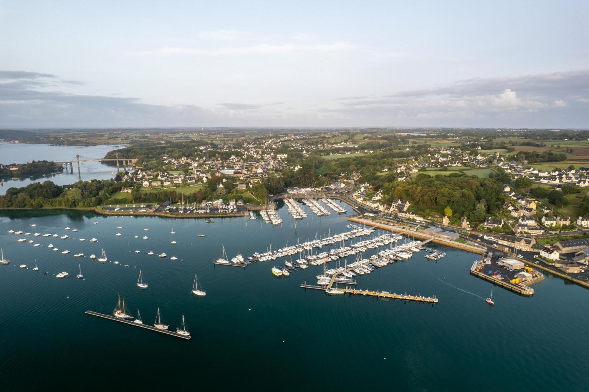 De La Sur Le Port De Plaisance De Bretagne