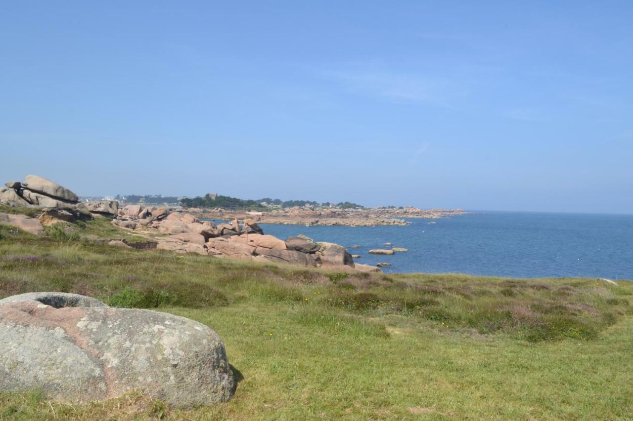 De La Sur Le Port De Plaisance De Bretagne Lezardrieux